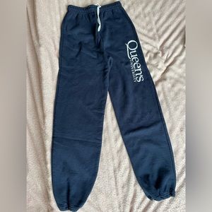 Queens uni sweatpants!
